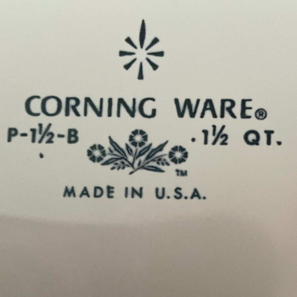 Cornflower Corning. 1 1/2 Qt. With lid. Rare find. No chips, cracks or stains - Picture 4 of 5